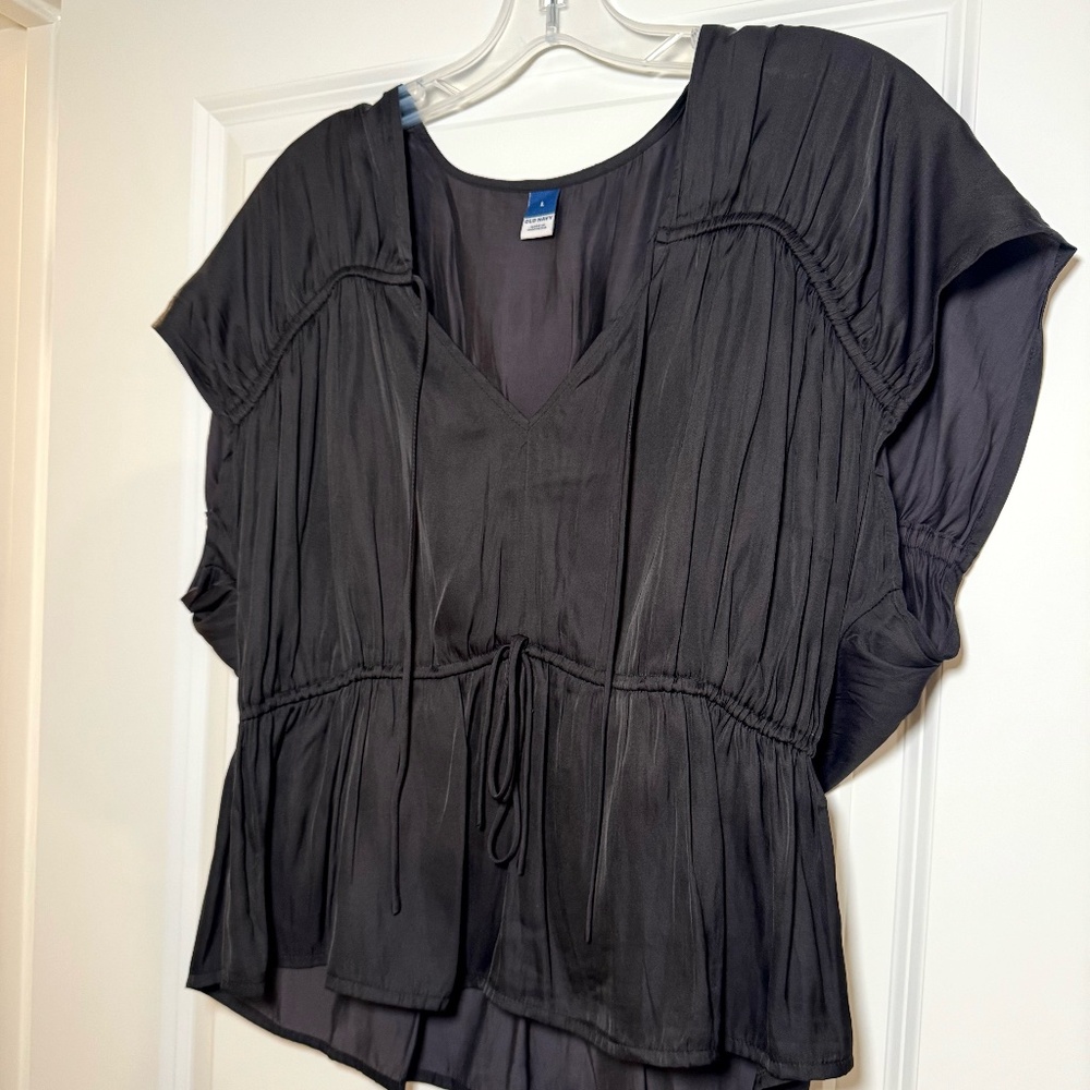 Old Navy Black Flowy V-Neck Blouse – Size Large